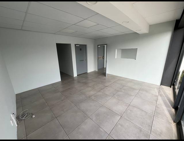 518M² WAREHOUSE TO LET IN STIKLAND INDUSTRIAL